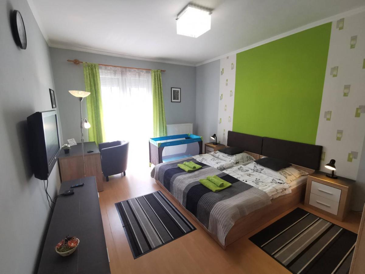 Smart Szallas Apartman Mişcolţ Exterior foto