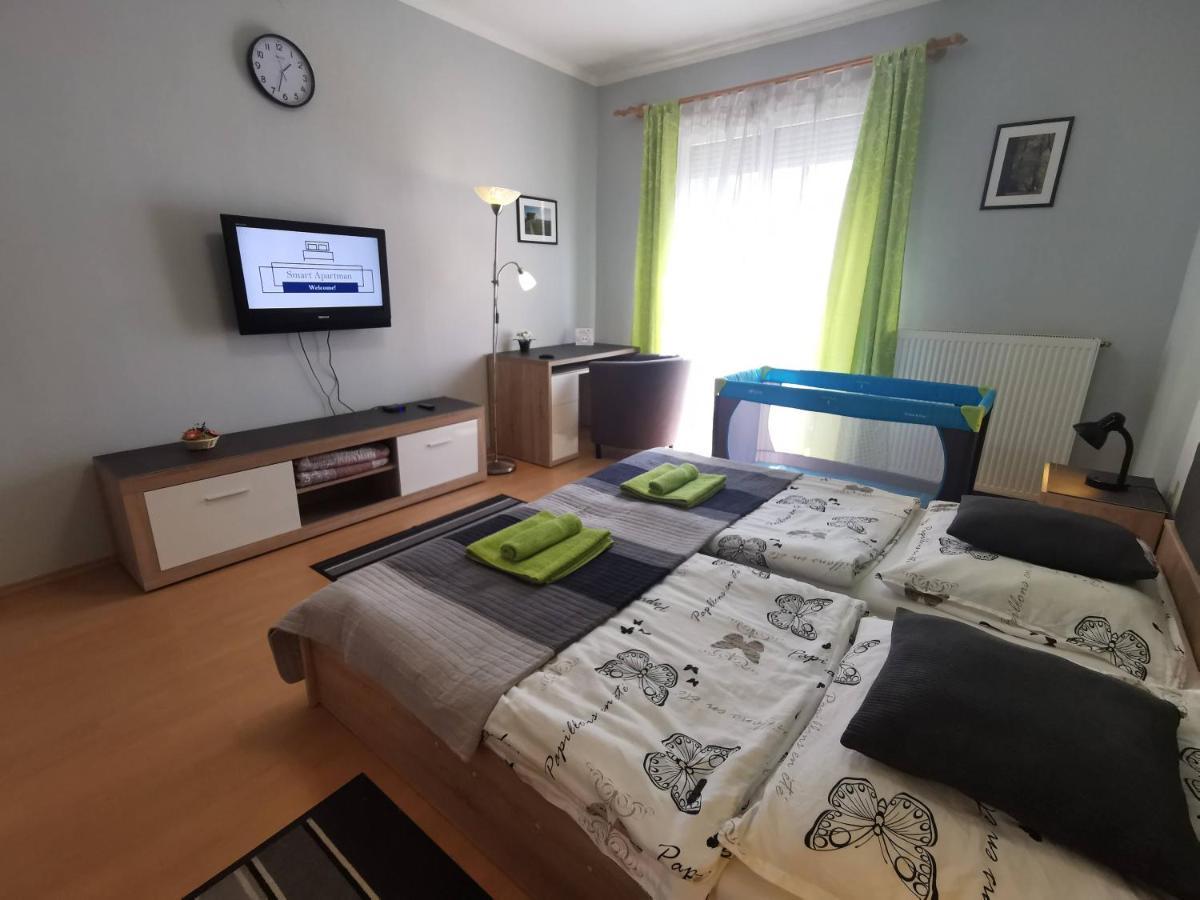 Smart Szallas Apartman Mişcolţ Exterior foto