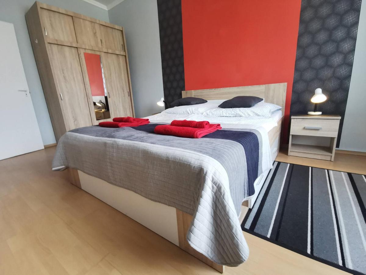 Smart Szallas Apartman Mişcolţ Exterior foto